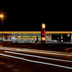 Tankstelle bei Nacht