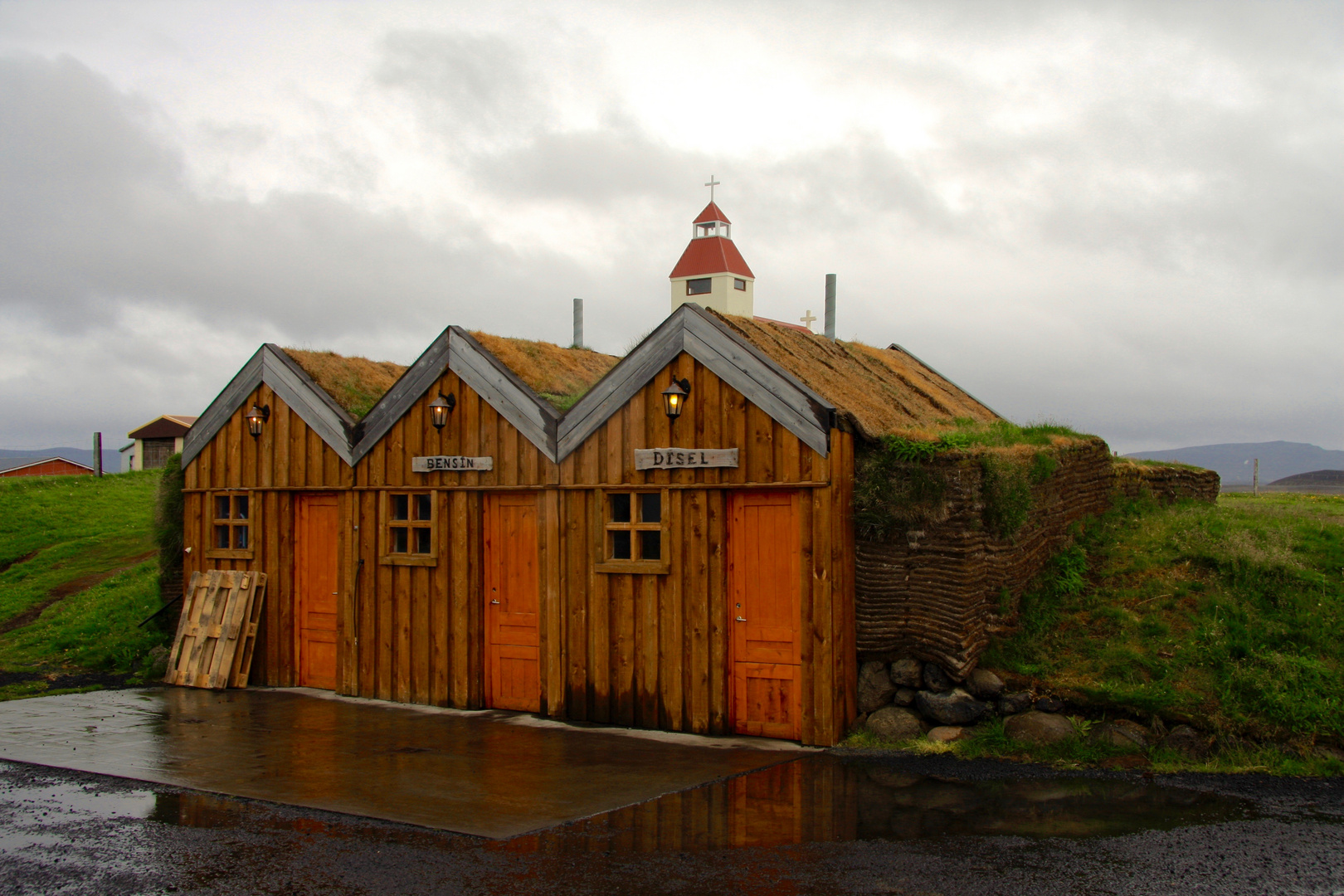 ... Tankstelle im Hochland von Island ...