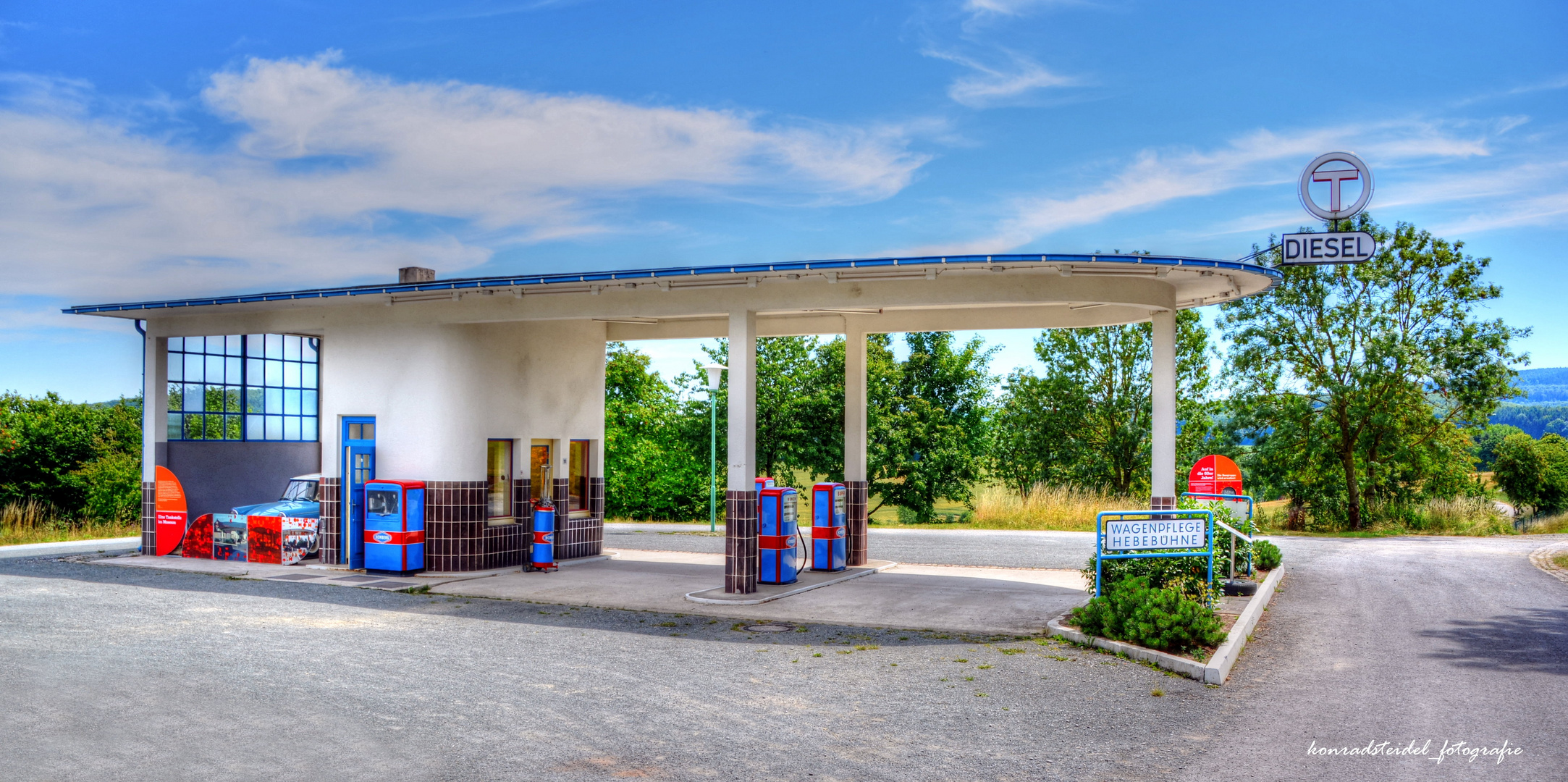 Tankstelle im Zustand 1960 im LWL Freilichtmuseum in Detmold