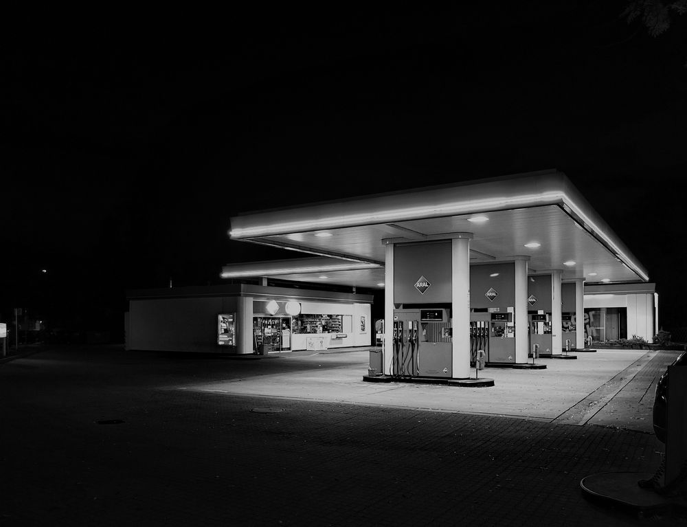 Tankstelle s/w