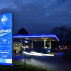 Tankstopp zur blauen Stunde