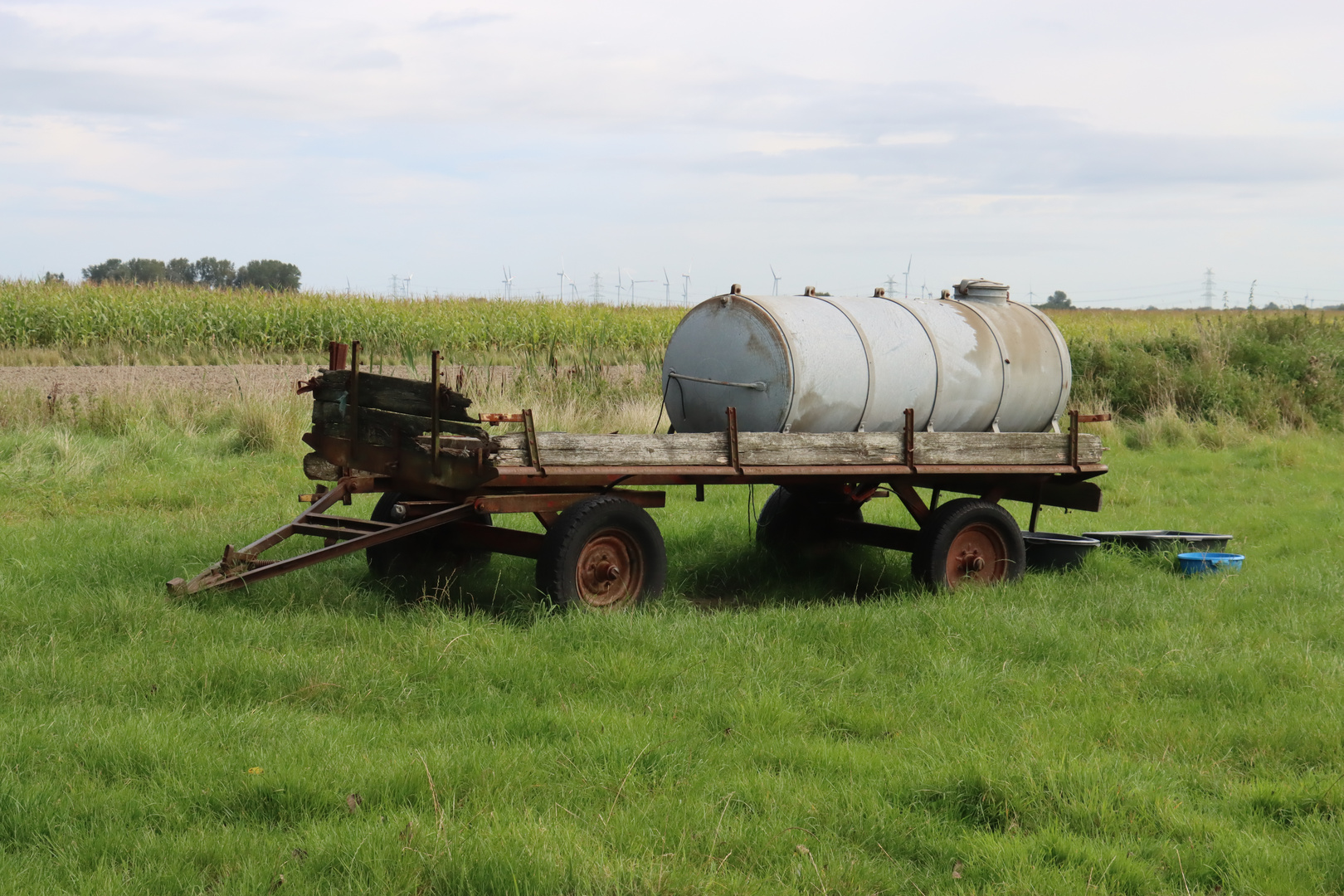 Tankwagen im Feld