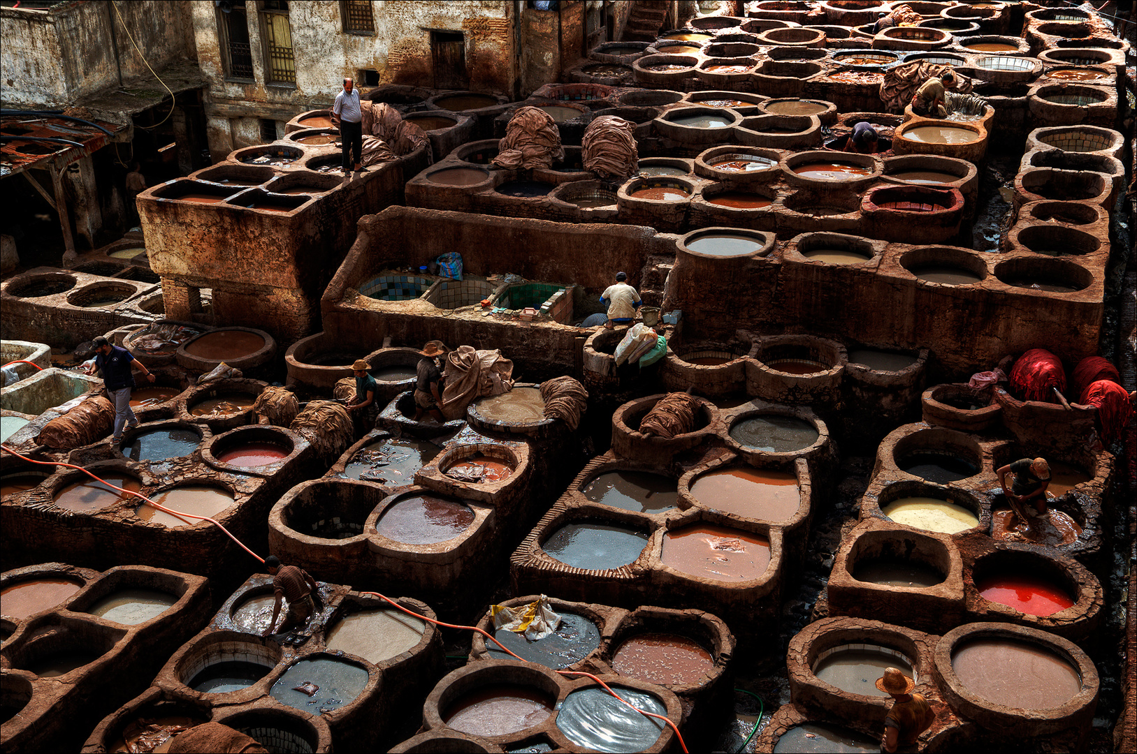 Tannage du cuir à Fès... 