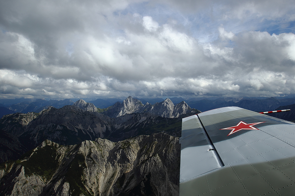 Tannheimer Berge - mit der YAK 52 - Pilot- Berhard Langhans