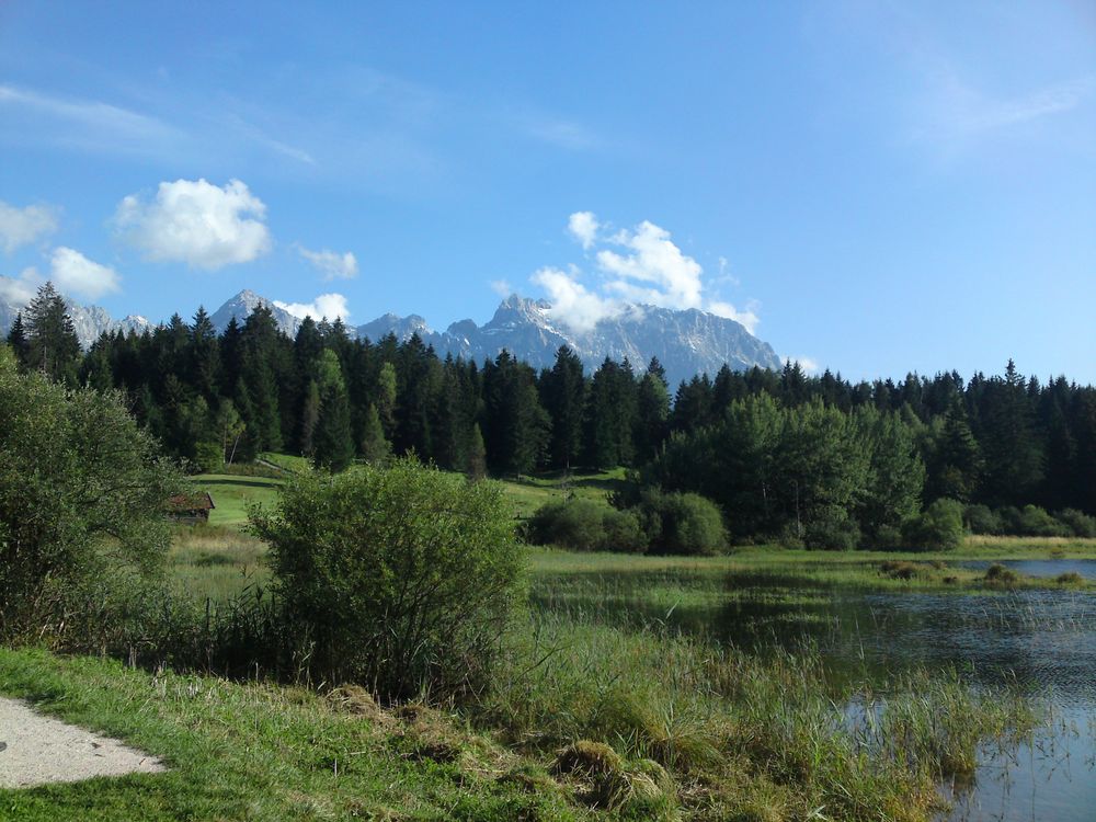 Tannsee mit Krawendelgebirge im Hintergrund