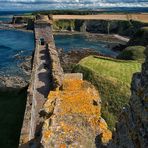 Tantallon Castle - oben auf der Mauer andere Seite