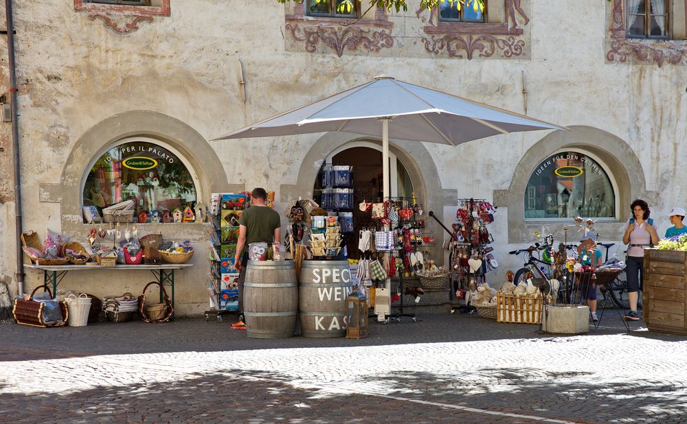 Tante-Emma-Laden am Marktplatz von Glurns - Vinschgau-Südtirol