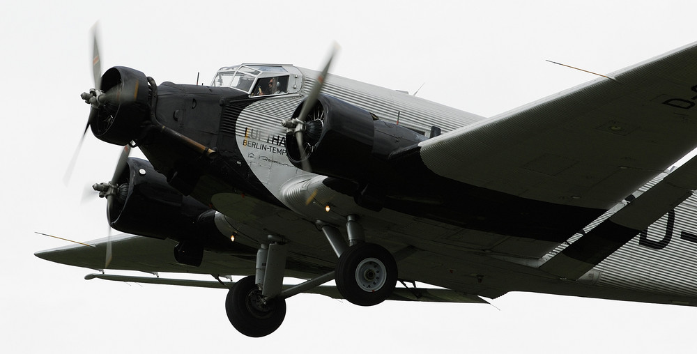 Tante Ju-52 im Landeanflug auf den Flugplatz Winningen / Mosel