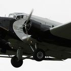 Tante Ju-52 im Landeanflug auf den Flugplatz Winningen / Mosel