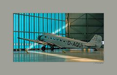 - Tante JU 52 vor Blau -