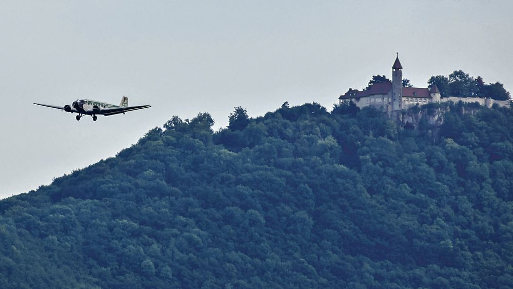 Tante JU an der Burg Teck