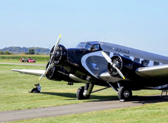 Tante Ju(auch ein Fotograf in Aktion ist zu sehen!)