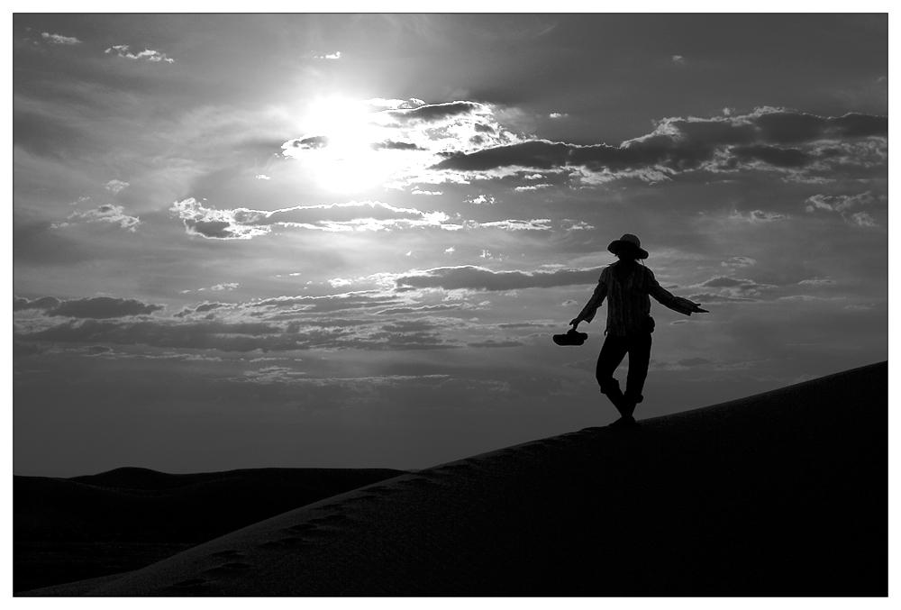 Tanz auf der Düne, Wüste Gobi - Mongolei