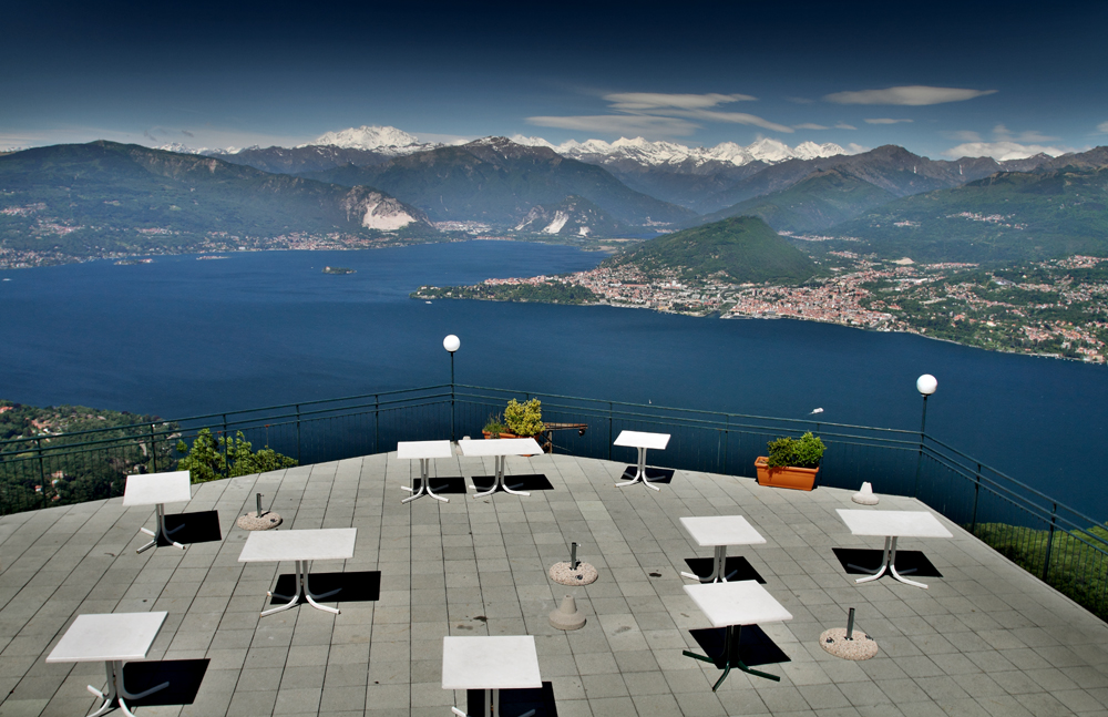 Tanz der Tische am Lago Maggiore