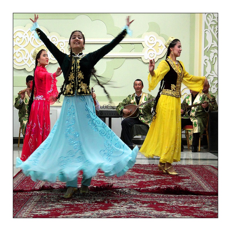 Tanz der Usbekinnen