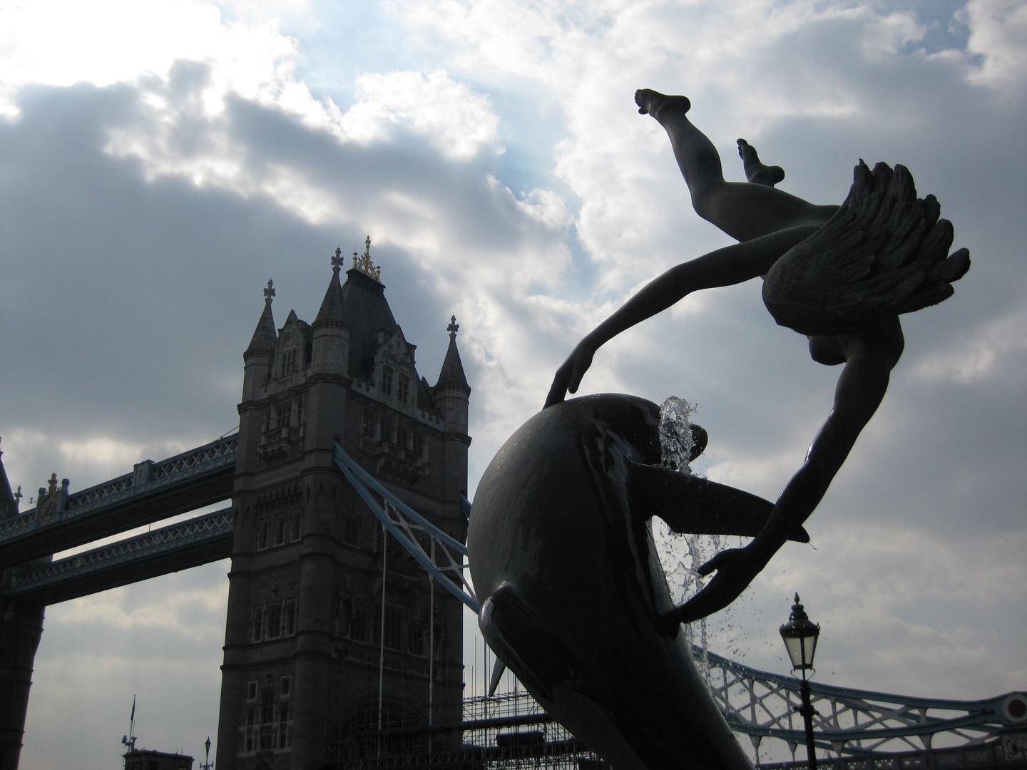 Tanz vor der Tower Bridge