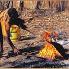 Tanzania 2001 - Korosho - Cashew Nuts - Rösten, Bild 001