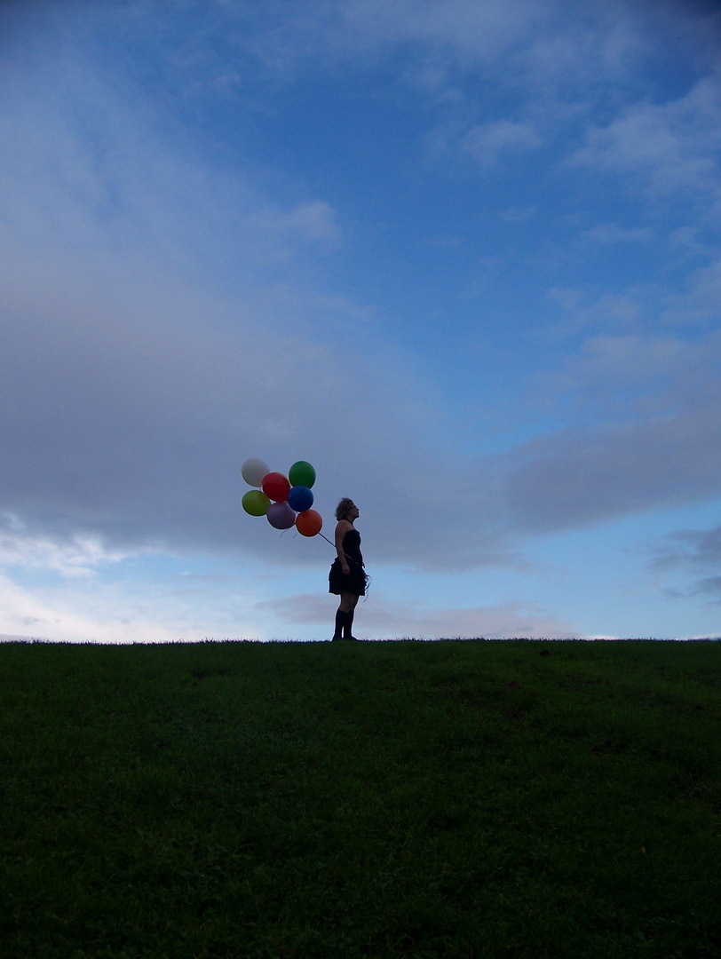 Tanze blauer Luftballon