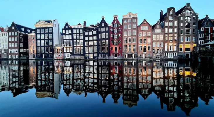 Tanzende Häuser in Amsterdam
