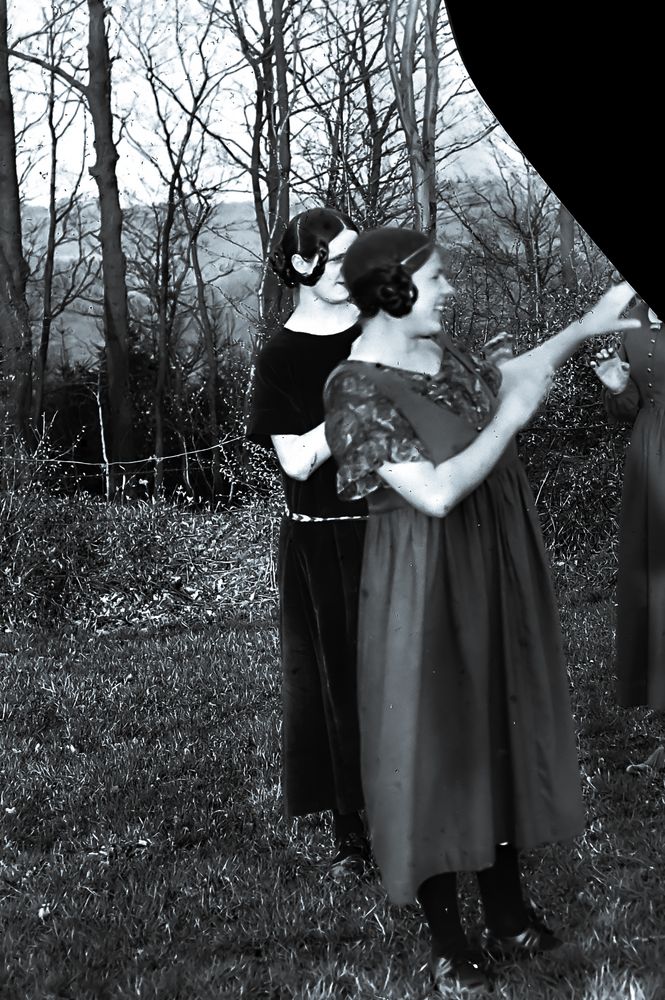 Tanzende Mädchen. ( Solingen 1927 )     .120_2720-2