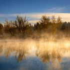 Tanzender Nebel auf dem Wasser