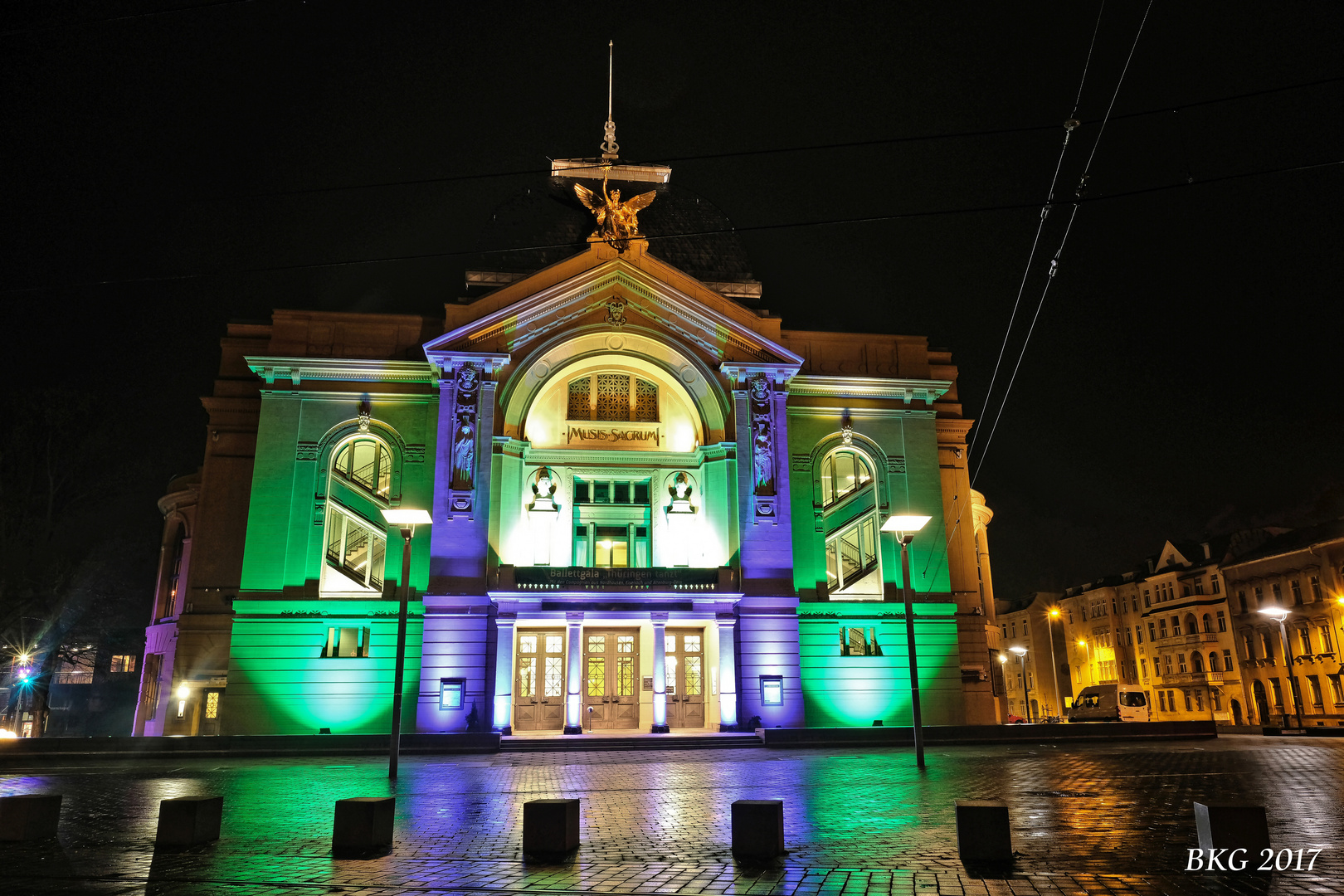 "Tanzendes Theaterlicherfarbenspiel" 