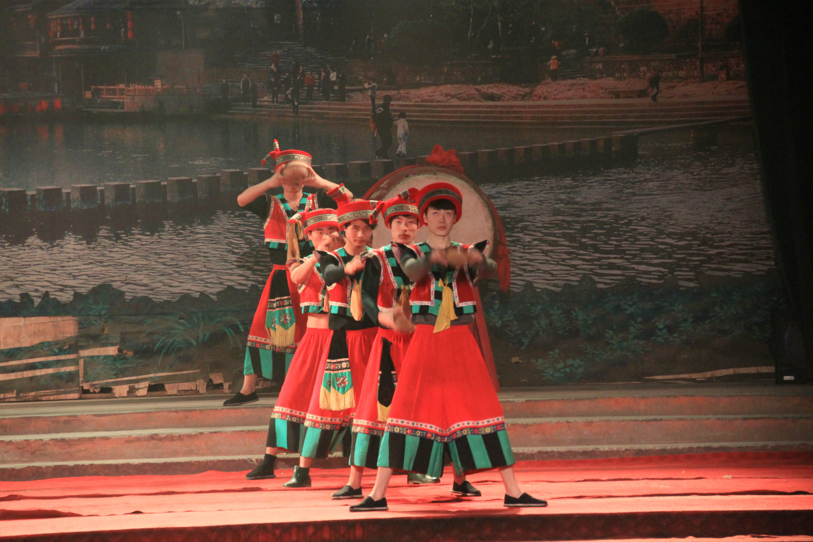 Tanzvorführung der Miao (Minderheit in China)