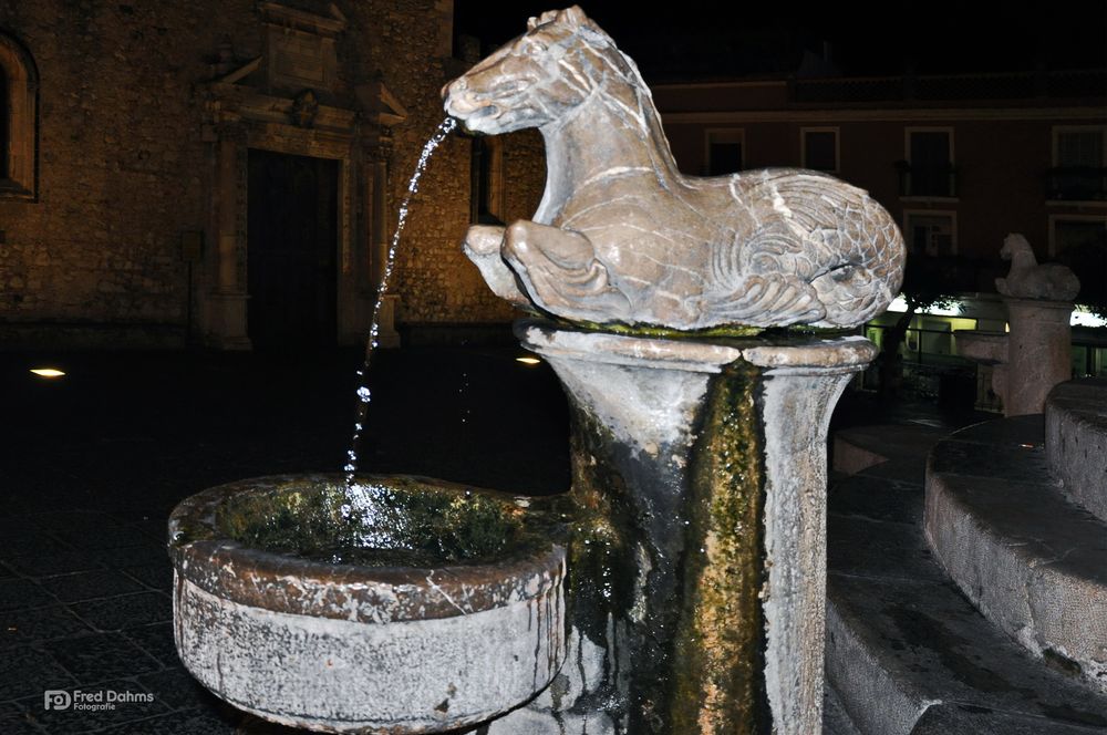 Taormina, Brunnen auf der Piazza