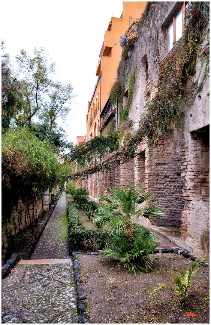 Taormina - Häuser auf alten römischen Mauern