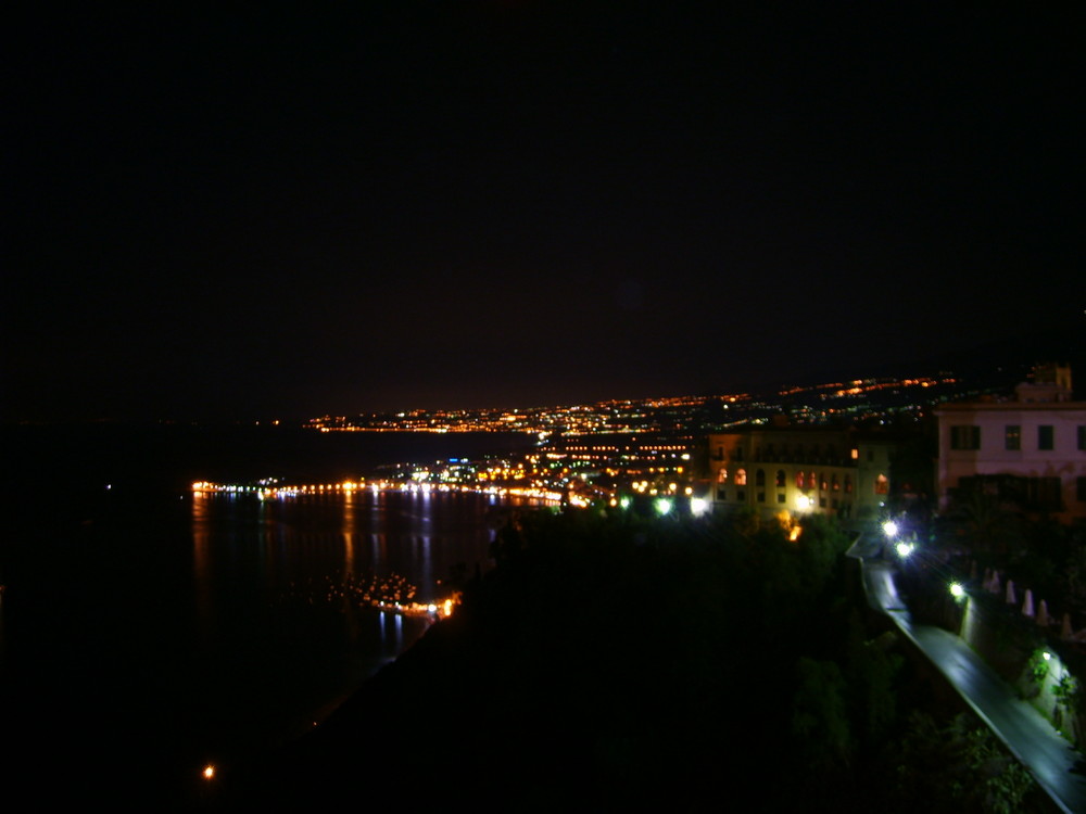 Taormina immersa nelle luci....