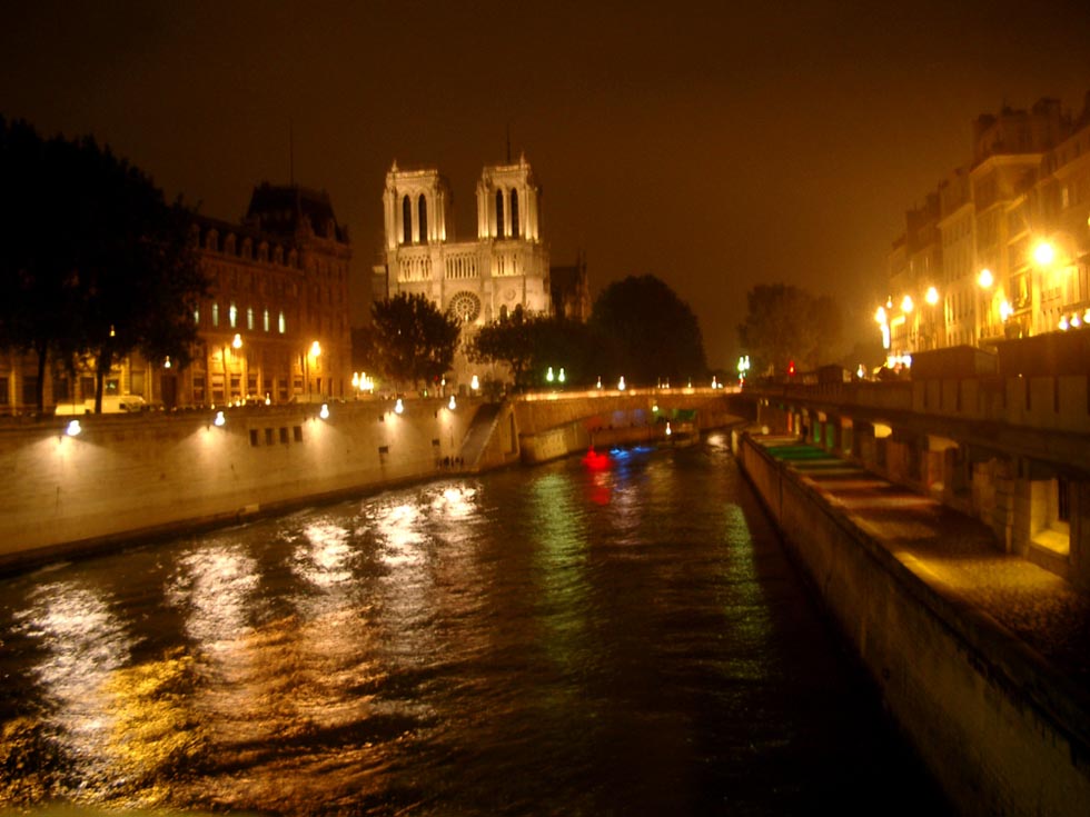 tard dans la nuit á Notre Dame