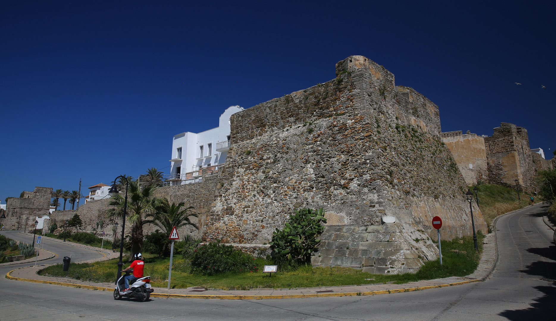 Tarifa, Festung oberhalb des Hafens