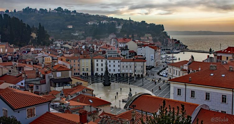  Tartiniplatz am frühen Abend, von oben betrachtet