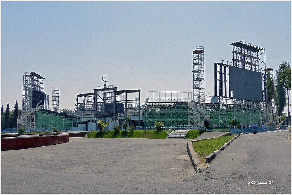 Taschkent - Platz der Völkerfreundschaft - Open-Air-Bühne und Sportstadion