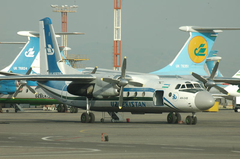 Tashkent Yuzhny Airport (May 2006)