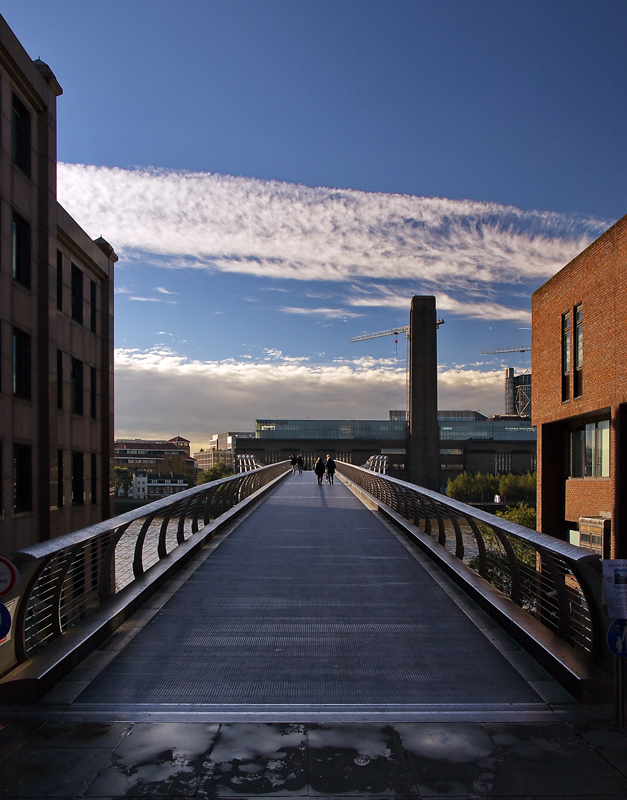 Tate modern über die Millennium Bridge gesehen