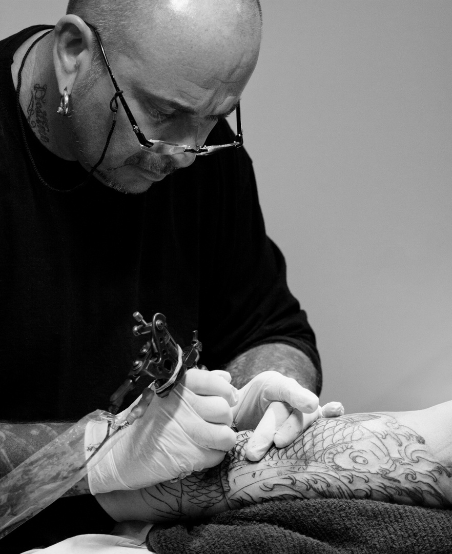 tattookünstler I Foto & Bild erwachsene, menschen bei der arbeit