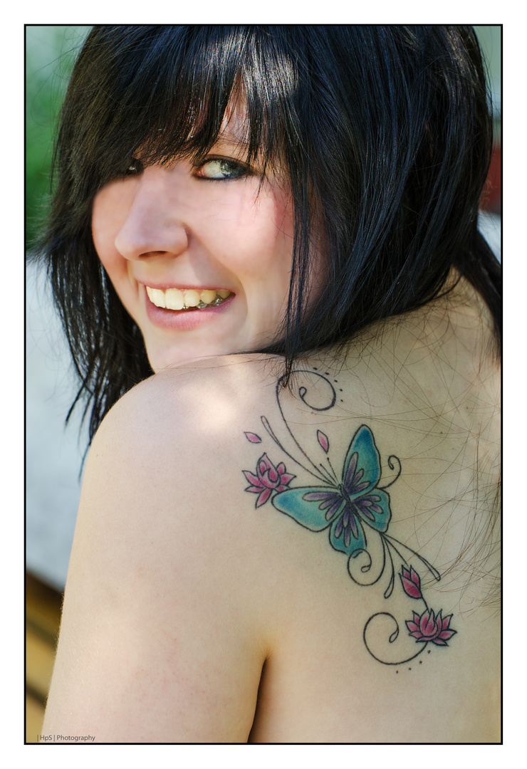 >Tattooed girl