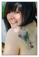 >Tattooed girl<