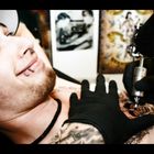 Tattoos - wenn schmerzen dich zum lachen bringen