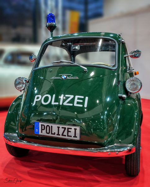 Tatü-Tataaa... die Polizei-Isetta ist schon da!