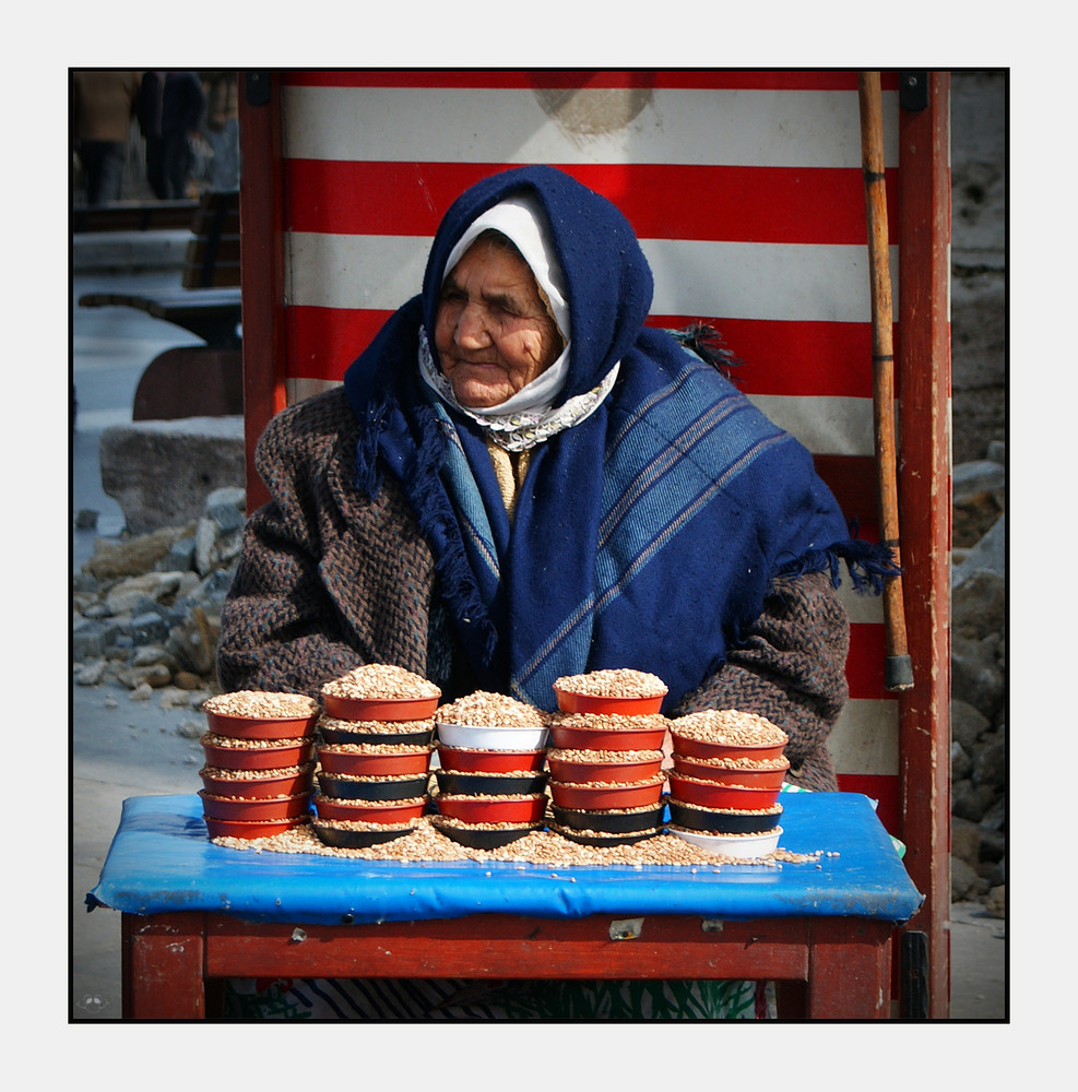 Taubenfrau in Eminönü II