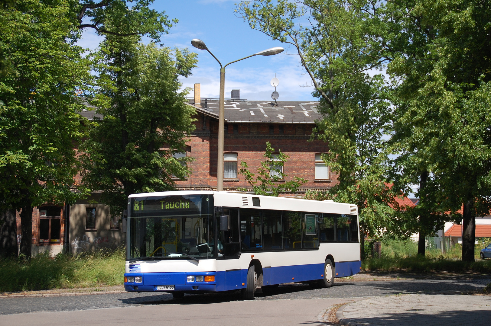 Taucha, Bahnhof NL 223 zeigt sich im Sonnenlicht