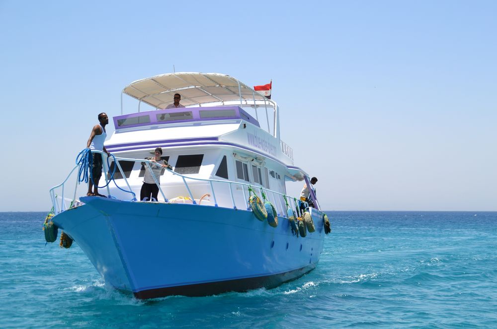 Tauchboot von " Blue Water Dive Resort " Hurghada Foto & Bild schiffe und seewege, boote