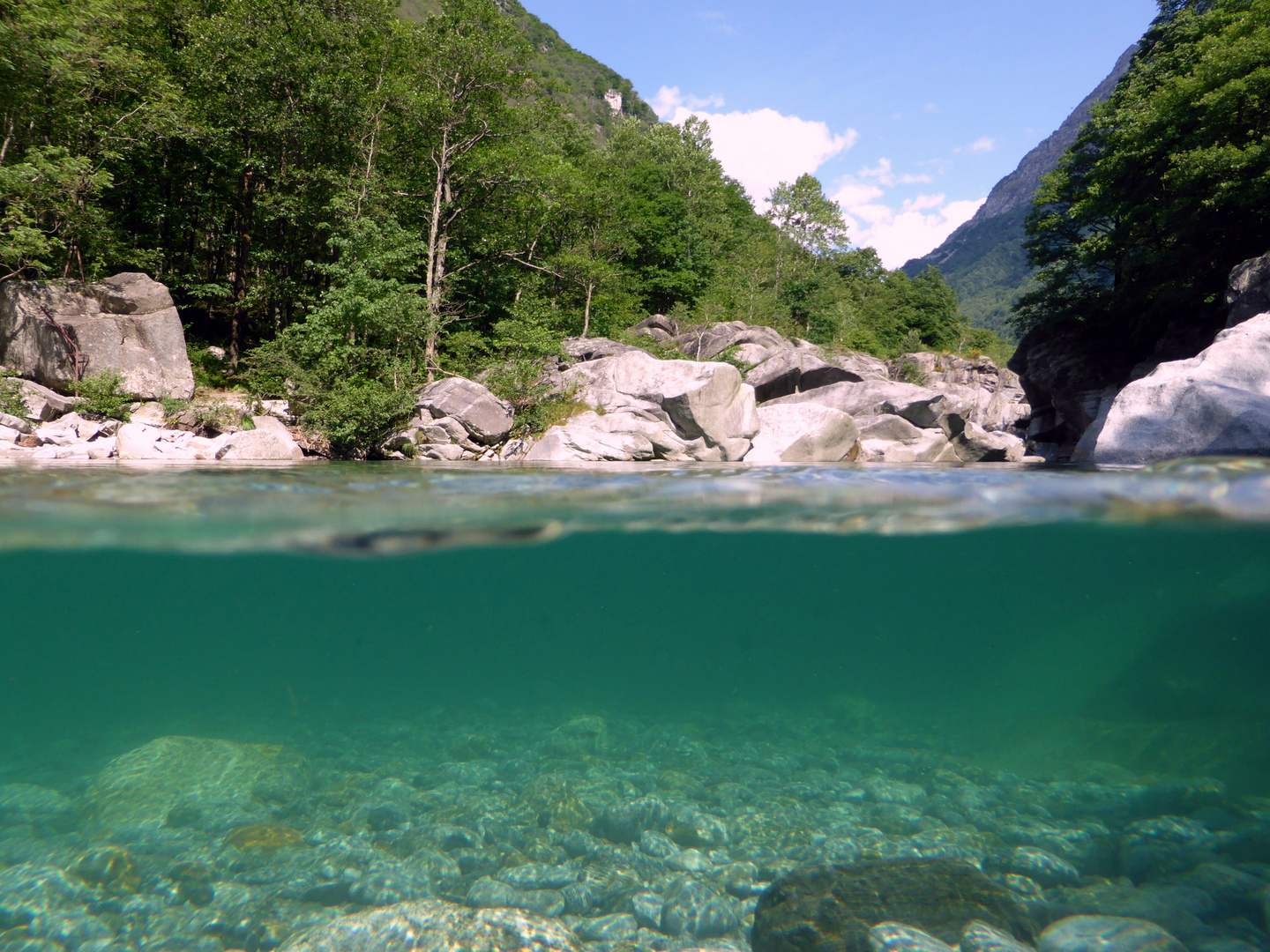 Tauchen in der Verzasca