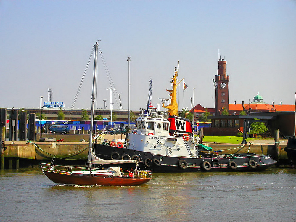 "Taucher O. Wulf 8" vor den "Hapag Hallen" - Cuxhaven