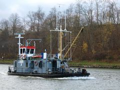 Taucherschiff T 1104 der WSA Kiel-Holtenau auf dem Nord-Ostsee-Kanal