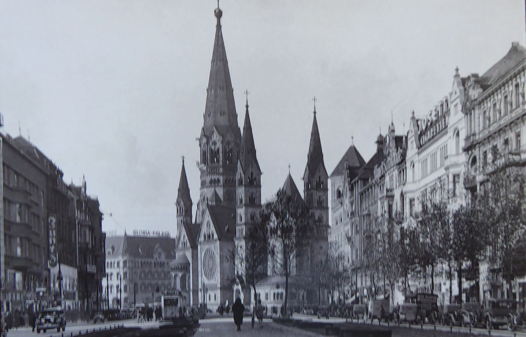 Tauentzienstraße und Kaiser-Wilhelm-Gedächtniskirche anno 1932