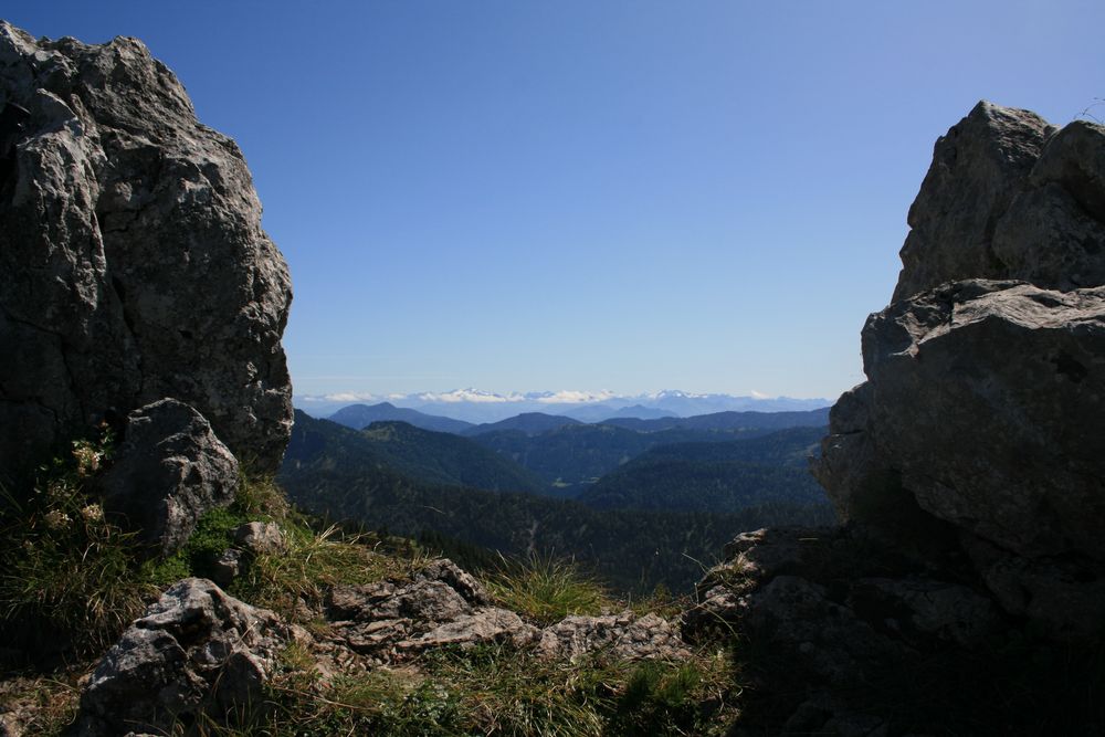 Tauernblick durchs Felsenfenster