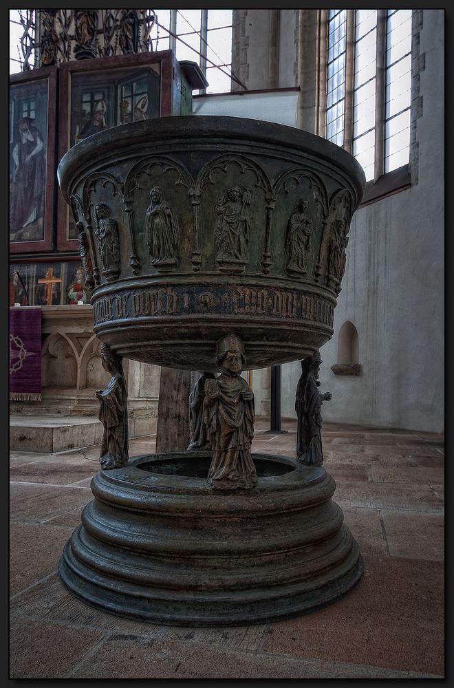 ...Taufbecken der Wallonerkirche Magdeburg...